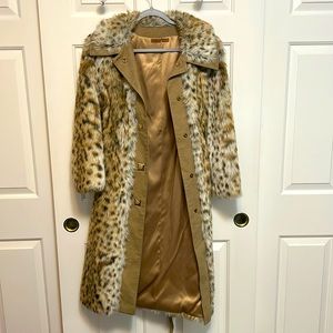 vintage Sportowne Leopard Fur coat